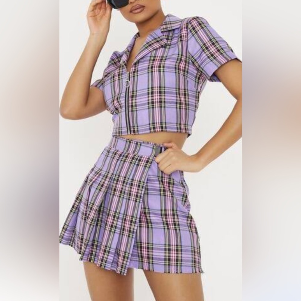 Saw It First
Checked Top with Zip Closure